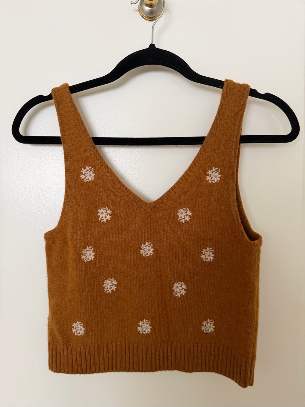 Madewell Rust Brown V-Neck Cropped Knit Tank with White Daisy Embroidery - Picture 4 of 4